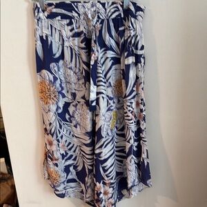 Blue and White Tropical Print Capris with Flowing Silhouette